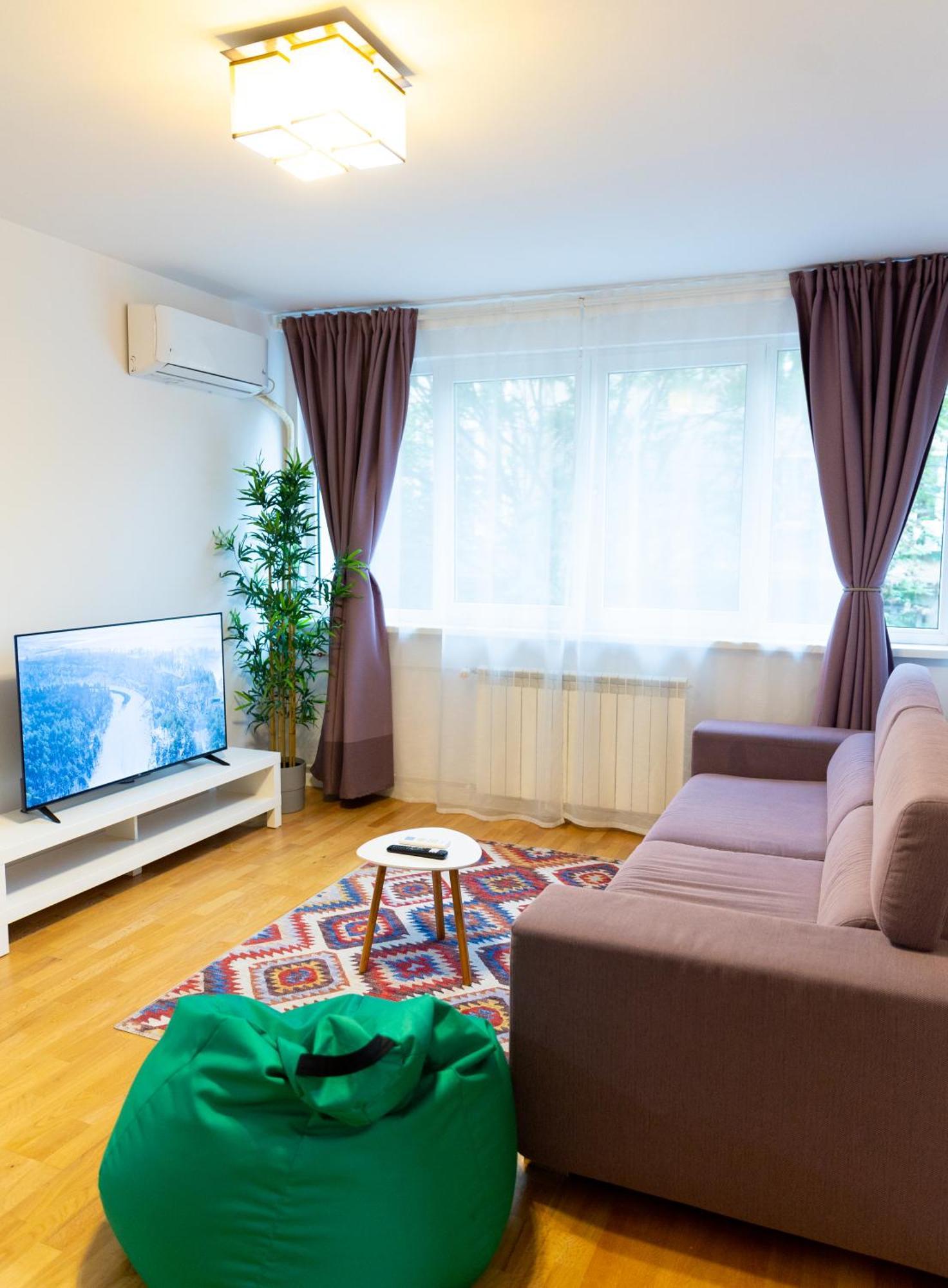 Old Town Central Oasis - Secured Parking Nearby - Self Check In - Metro Station At 1Min Bukares Bagian luar foto