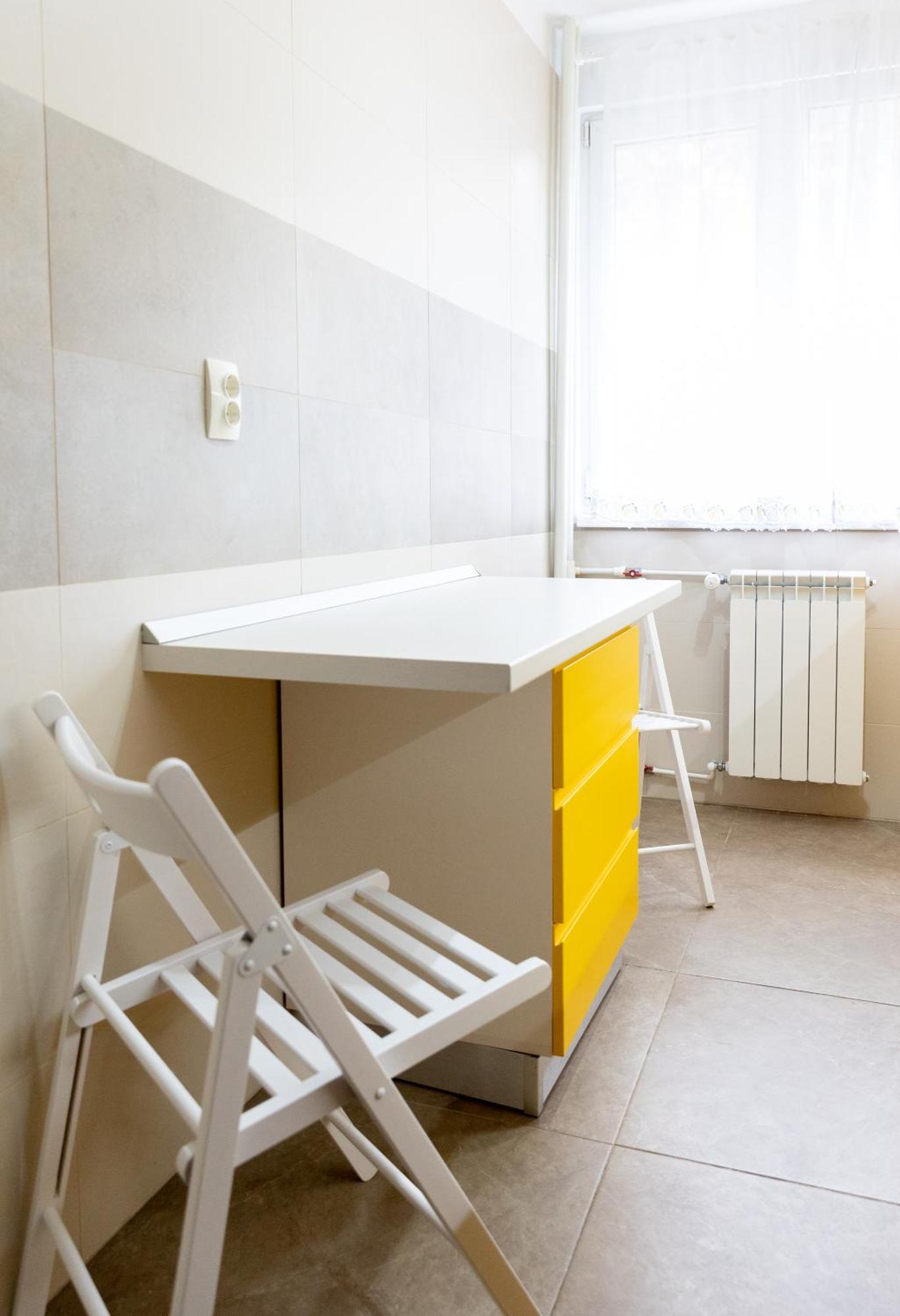 Old Town Central Oasis - Secured Parking Nearby - Self Check In - Metro Station At 1Min Bukares Bagian luar foto